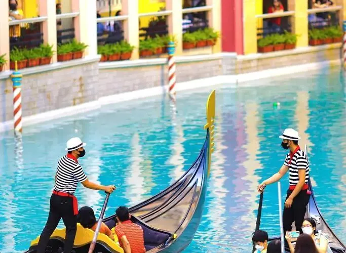 Venice Luxury Linked To Venice Mall, Nr Naia Apartment Manila