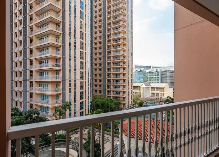 Venice Luxury Linked To Venice Mall, Nr Naia Apartment Manila