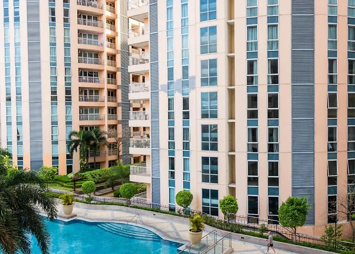 Venice Luxury Linked To Venice Mall, Nr Naia Manila