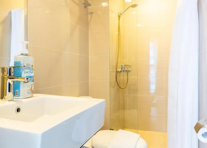 Apartment Venice Luxury Linked To Venice Mall, Nr Naia Manila